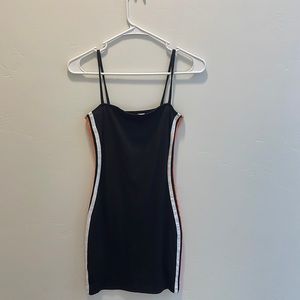 Super cute H&M dress great outfit for date nights or just out on the town!